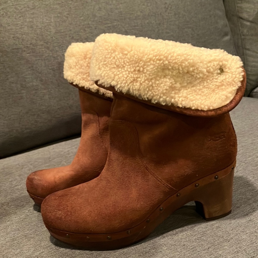 Ugg lynnea boots in tan suede! Size 8 beautiful boots